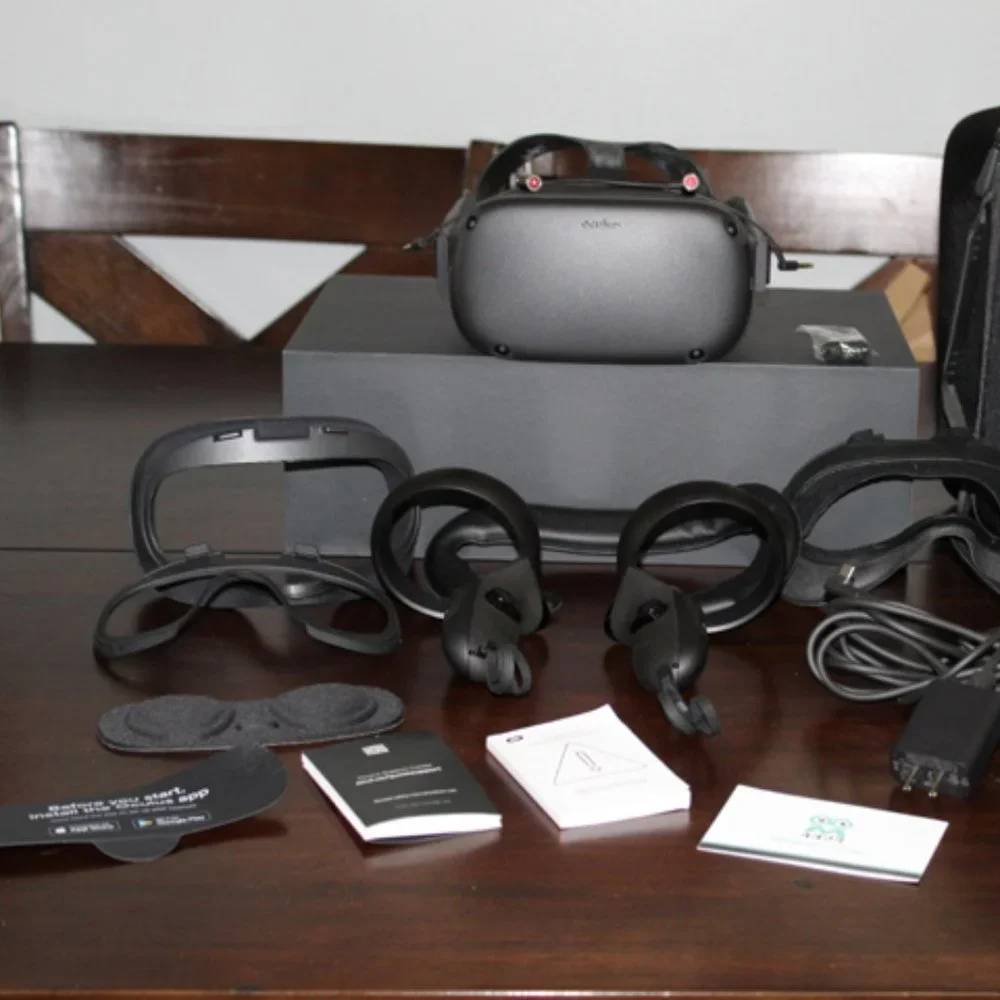 Oculus Quest Standalone Virtual Reality Gaming Headset Bundle - 128GB